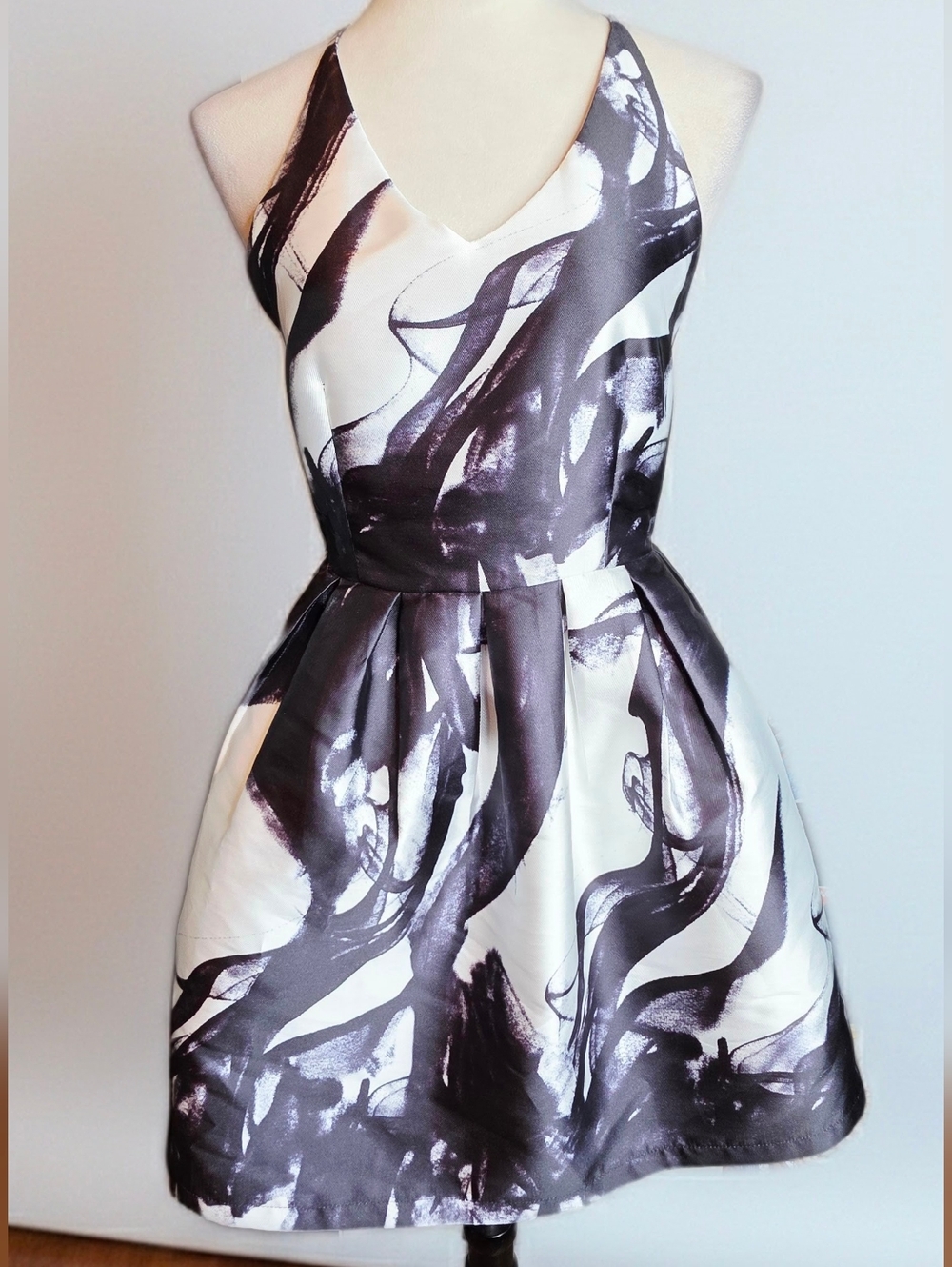 547. ANGL Black and White Abstract V-Neck Mini Dress